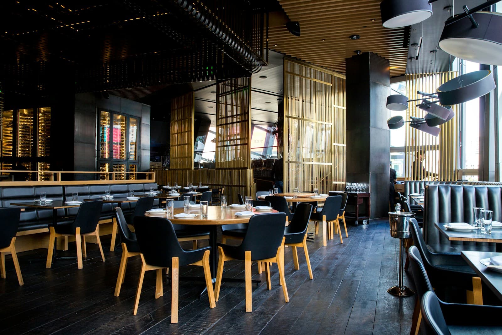 Warm restaurant dining room ambiance